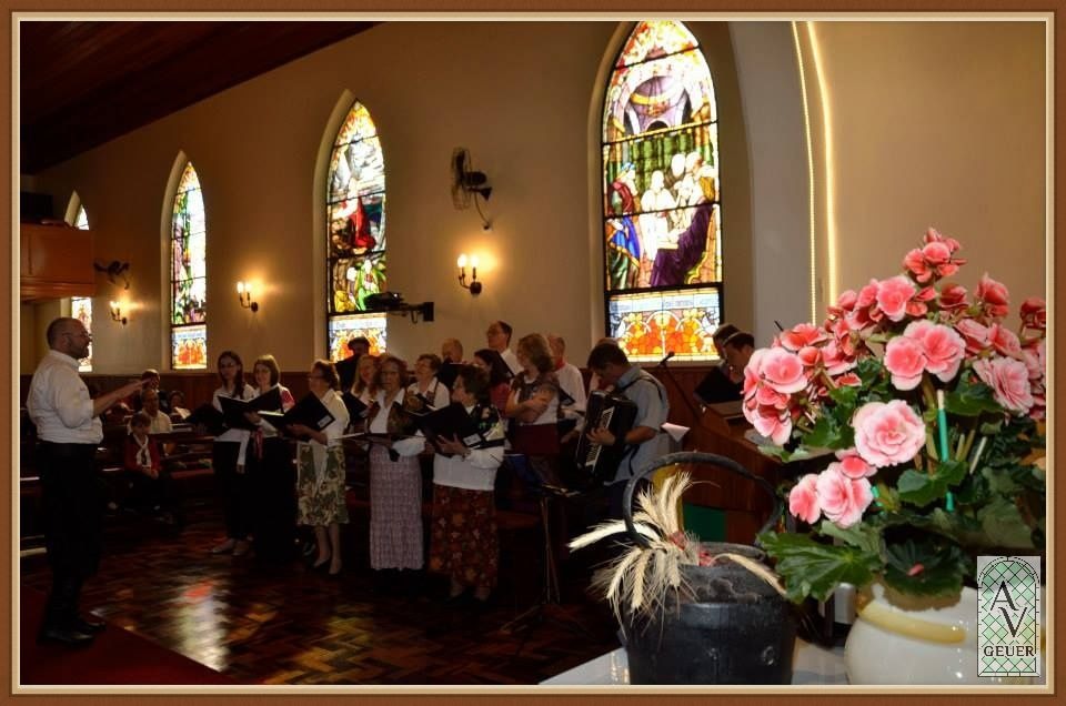 10153154_1538749533007109_7015520567889315480_n (1).jpg